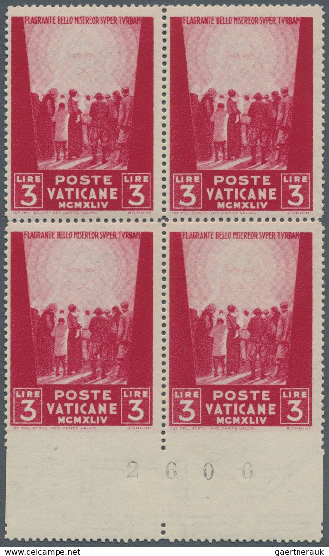 Vatikan: 1945, 3 L Carmine "war Victims Relief", Block Of 4 From Bottom Margin, Lower Pair Imperfora - Ungebraucht