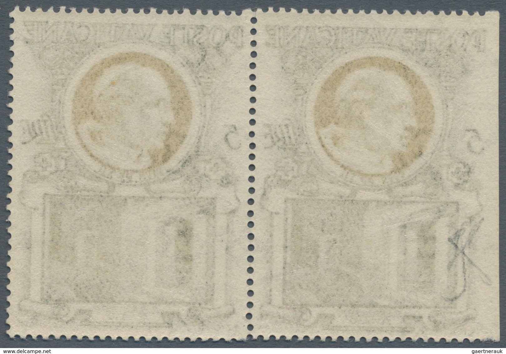 Vatikan: 1953, 5 L Slate-green/black Definitive "popes", Horizontal Pair, Left Stamp Imperforated At - Unused Stamps