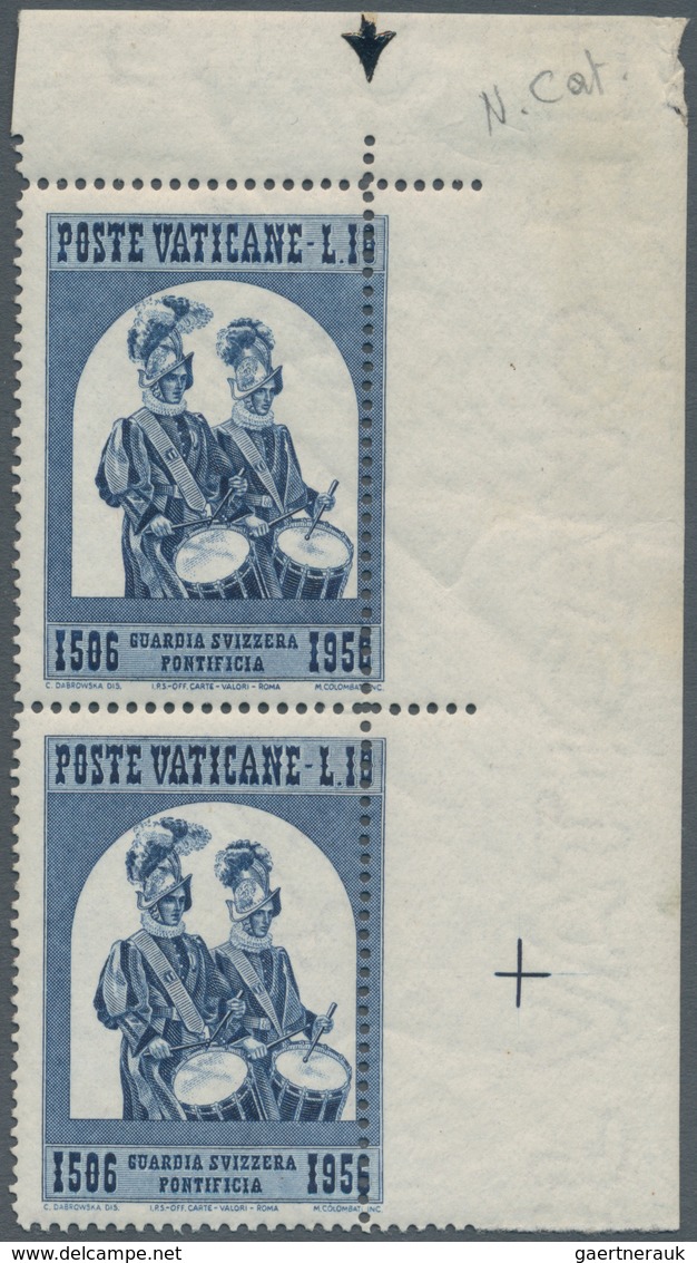 Vatikan: 1956, 10 L Deep Blue "Pontifical Swiss Guard", Vertical Pair From Upper Right Corner, Verti - Neufs