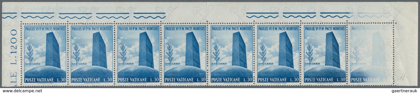 Vatikan: 1965, 30 L Blue "UN Building", Horizontal Strip Of 8 (folded) From Upper Sheet Row With All - Unused Stamps