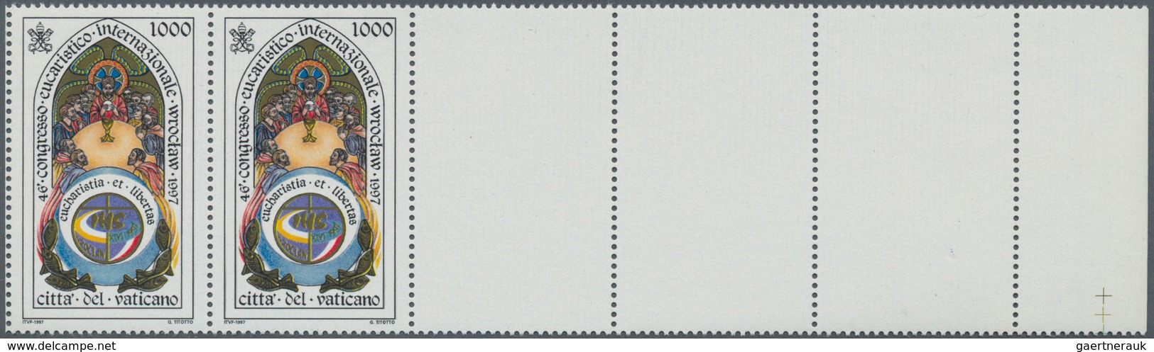 Vatikan: 1997, 1000 L "Eucharistic Congress", Horizontal Strip Of 5 With Two Regular Stamps At Left - Neufs