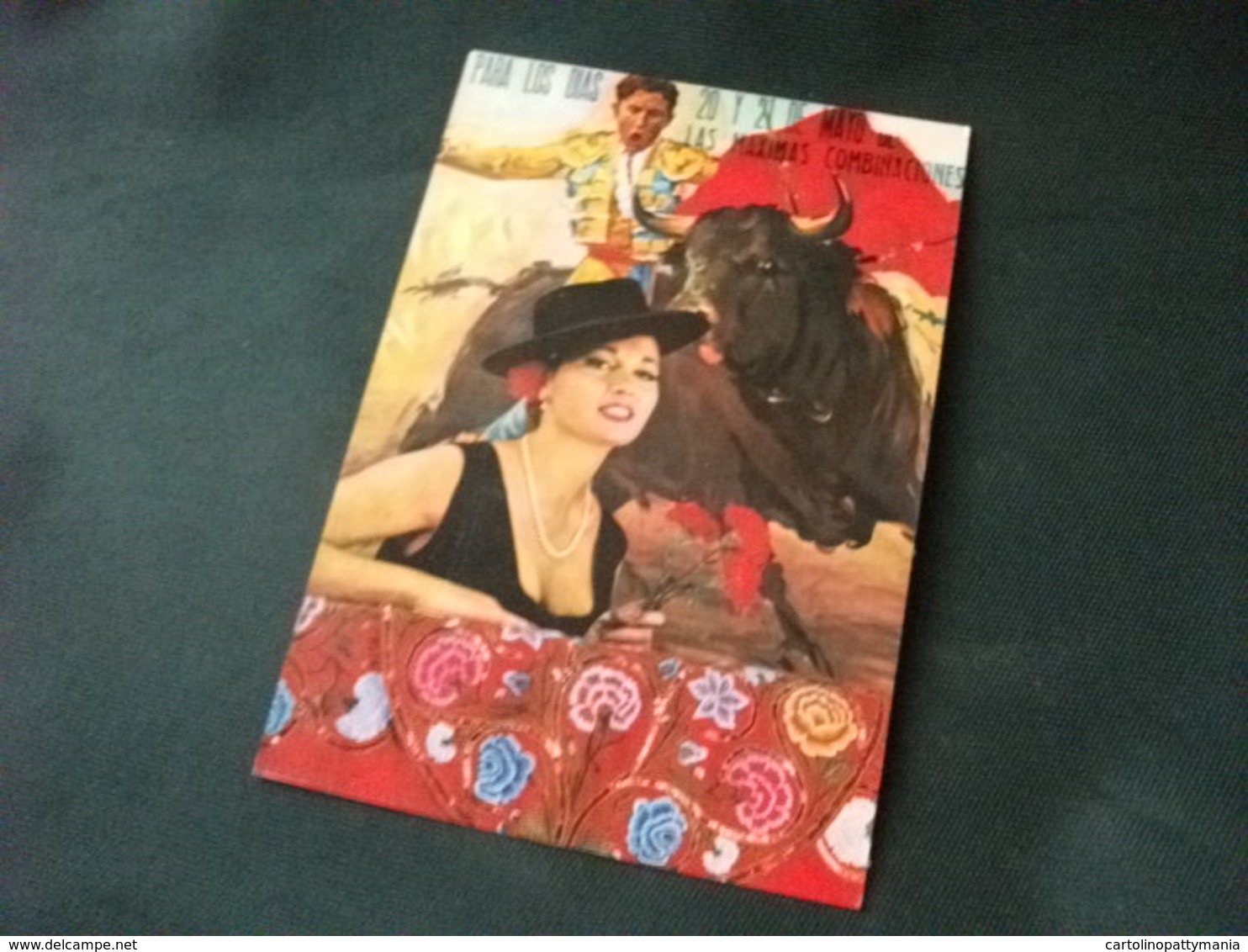 PIN UP CON GAROFANI SFONDO TORO TORERO SPAGNA TIPICA CORRIDA DONNE - Corrida