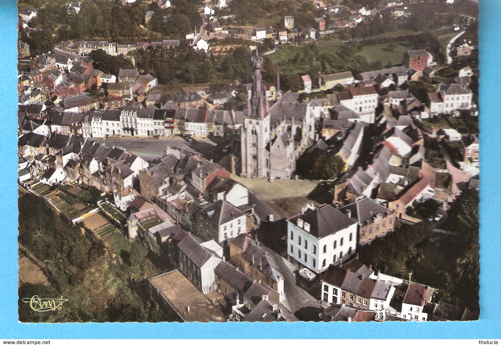 Walcourt-Vue Aérienne Sur La Ville-La Basilique Saint-Materne Et La Place-écrite En1969 - Walcourt