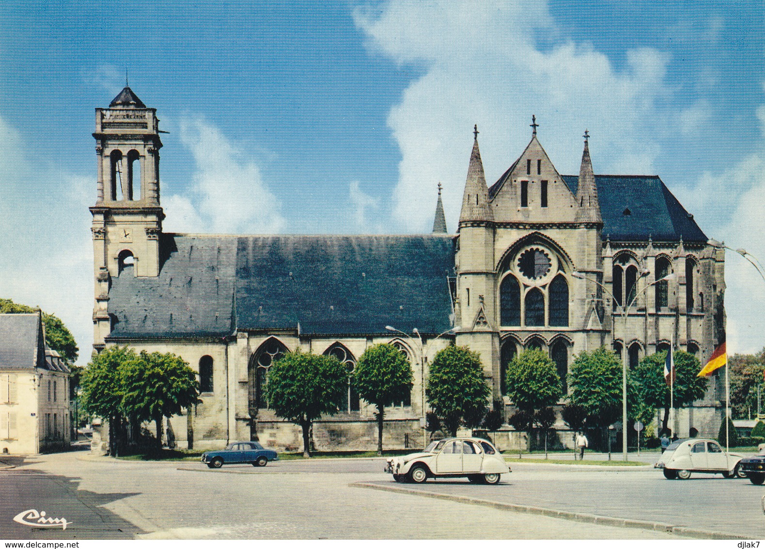 02 Soissons Eglise Saint Léger Avec Automobiles Citroên 2CV  (2 Scans) - Soissons