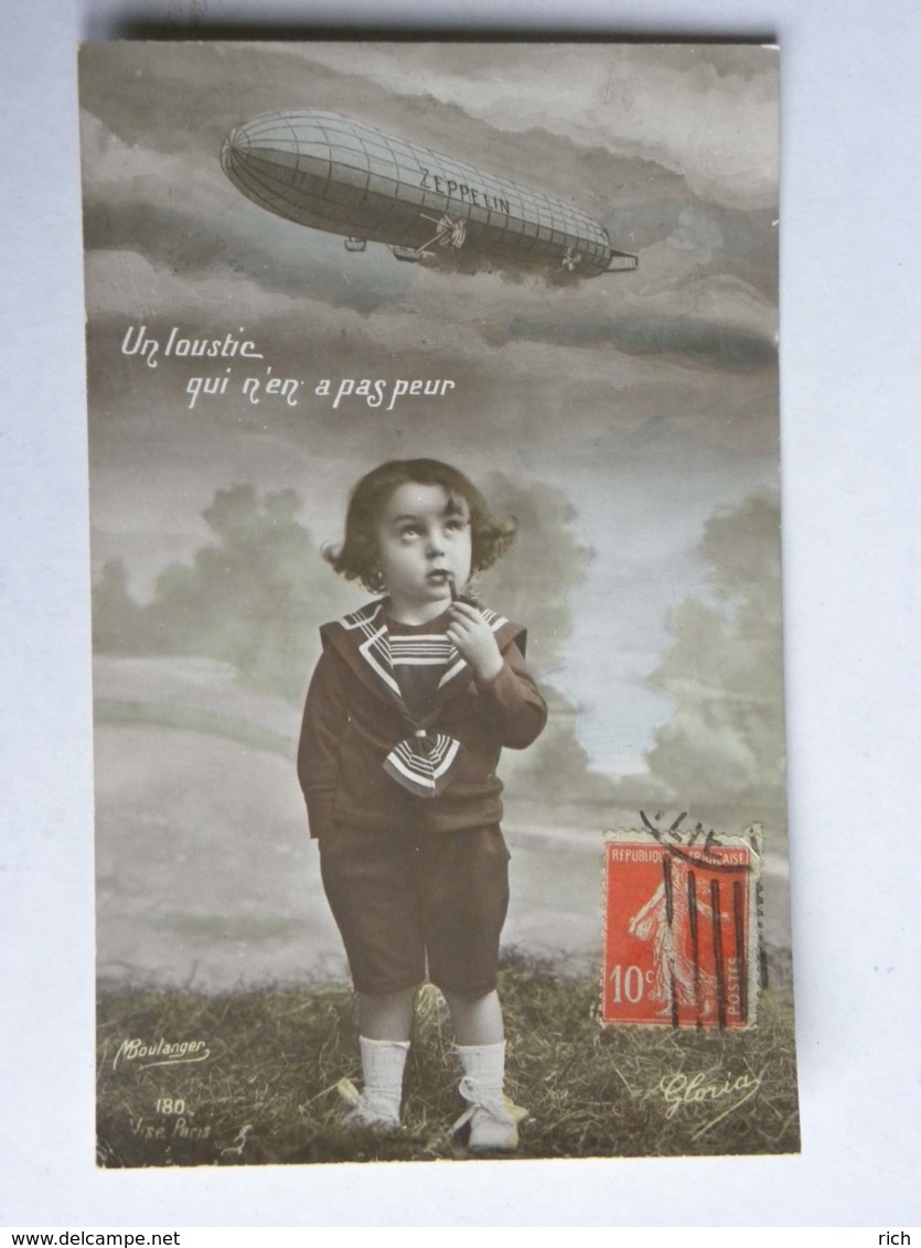 CPA Militaria 14/18 - Dirigeable ZEPPELIN - Un Loustic Qui N'en A Pas Peur - Enfant Fumant La Pipe En Levant Les Yeux Au - War 1914-18