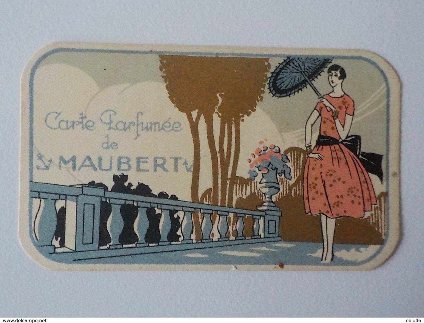 Ancienne Carte Parfumée De  Maubert Femme Avec Ombrelle - Anciennes (jusque 1960)