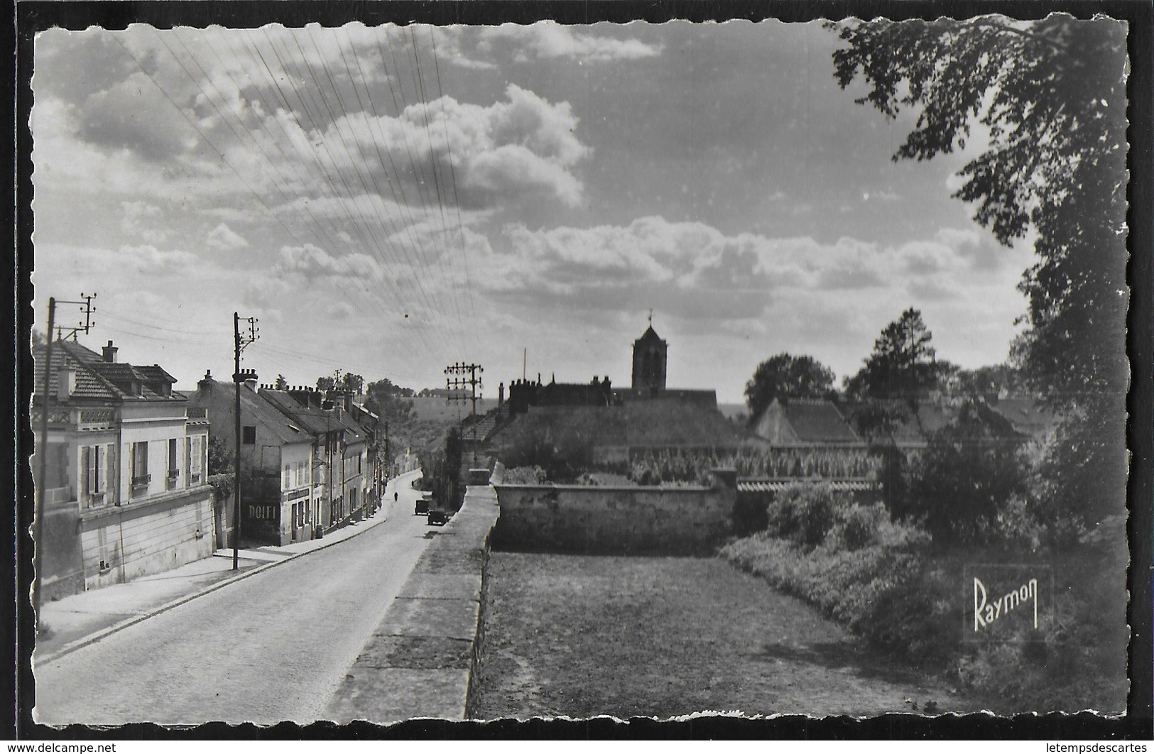 CPSM 95 - Louvres, Vue Générale Sur La Rue De Paris - Louvres