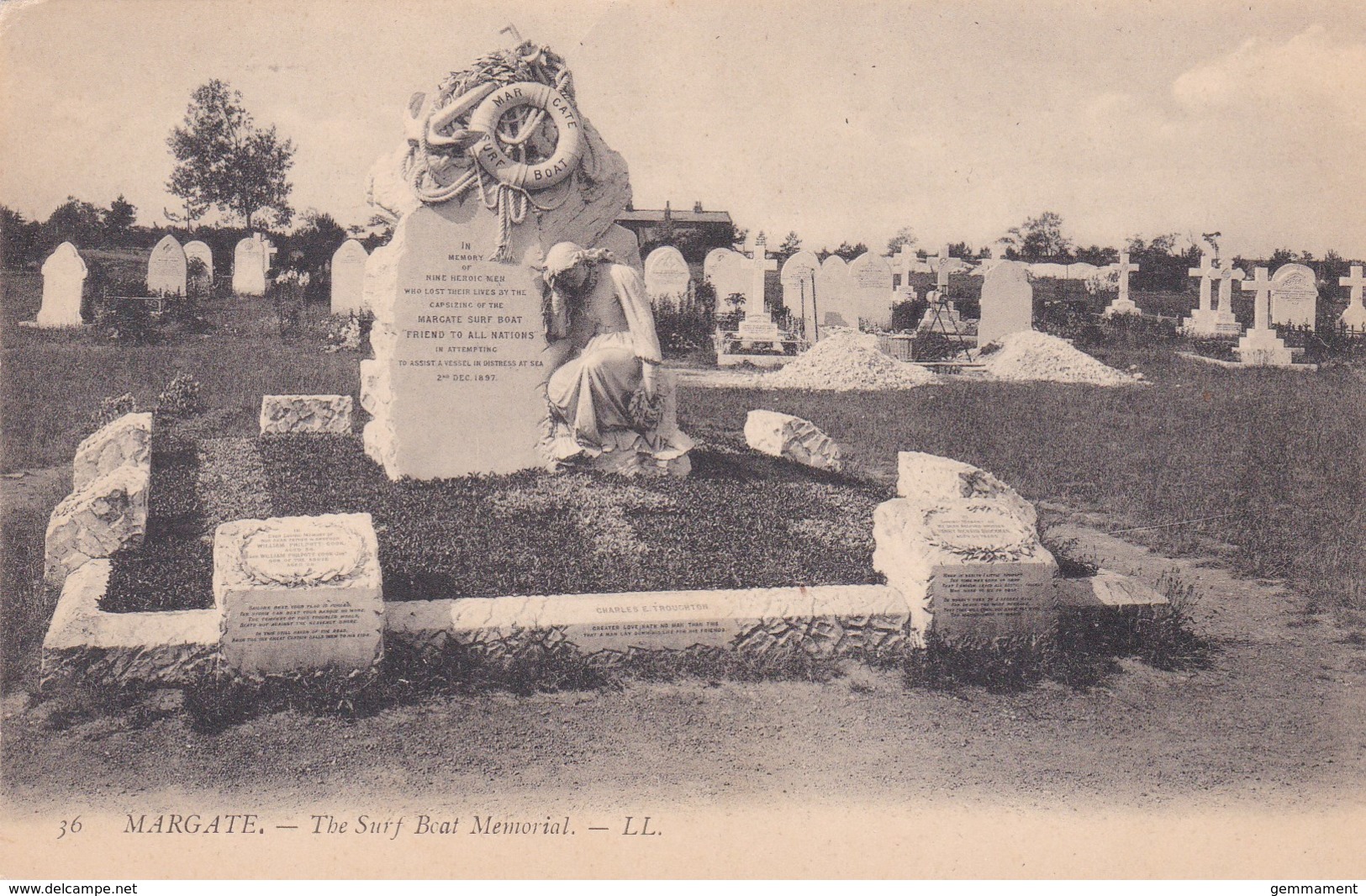 MARGATE - THE SURF BOAT MEMORIAL . LL 49 - Margate