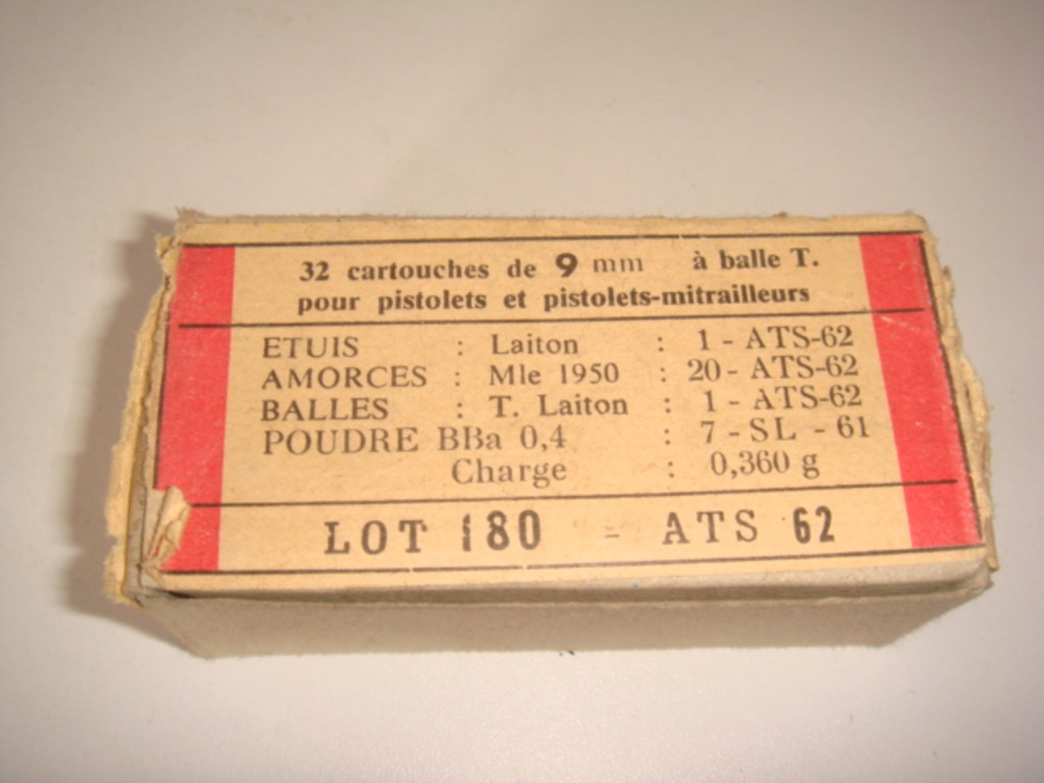 Ancienne Munition Lot De 32 Cartouches De 9 Mm à Balle Traçante Avec Boite D'origine - Autres & Non Classés