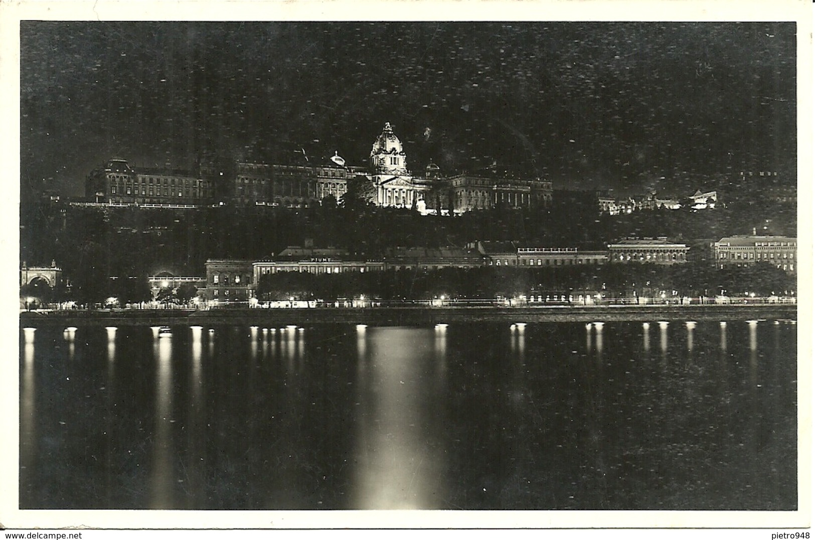 Budapest (Hungary, Ungheria) A Kivilagitott Kiraly Var, Chateau Royal Illuminée, Palazzo Reale Di Notte - Ungheria