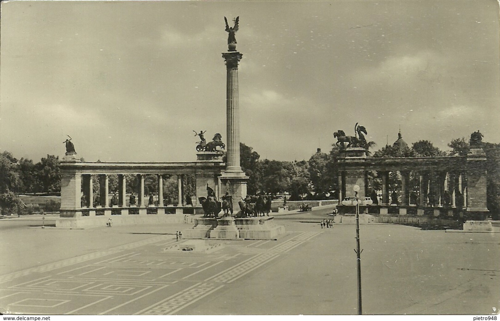 Budapest (Hungary, Ungheria) Hosok Tere A Millenniumi Emlek-Muvel, Heroes' Square With The Millennium Monument - Ungheria