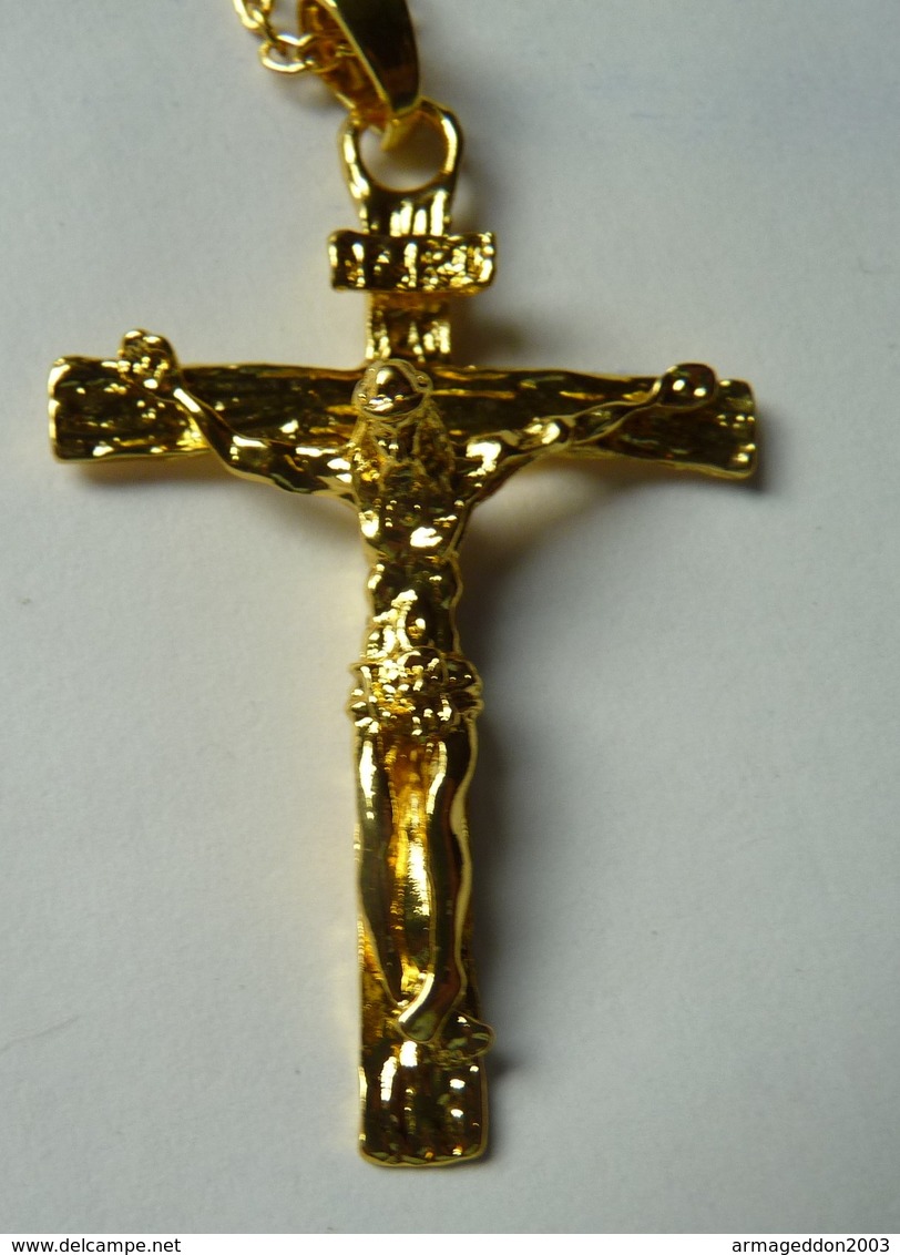 CHAINE METAL DORE AVEC PENDENTIF CRUCIFIX NEUVE - Colliers/Chaînes