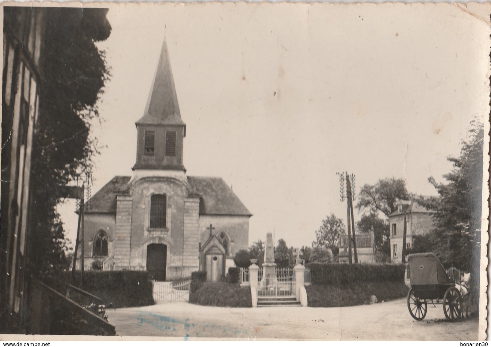 CPSM 14 TORGEVILLE L'EGLISE  MONUMENT AUX MORTS CALECHE - Autres & Non Classés