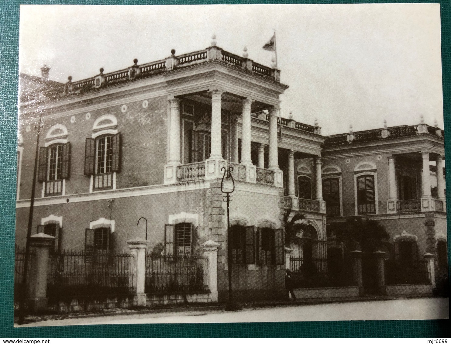 1980-10 FOLDED POST CARD WITH OLD TIME MACAU VIEWS, PRINTED BY GABINETE DE COMUNICAÇÃO SOCIAL, GOVERNMENT DEPARTMENT - Postal Stationery