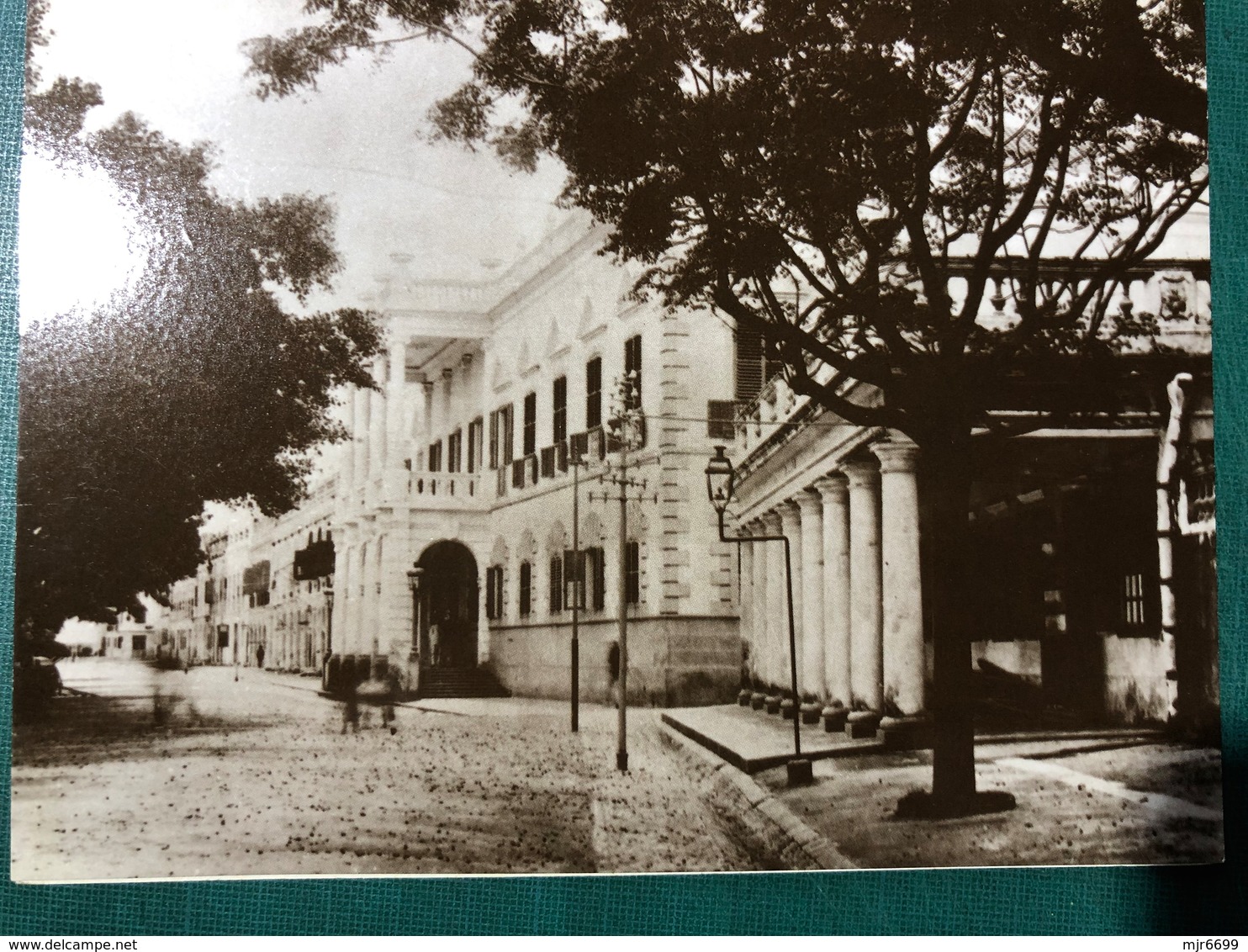 1980-10 FOLDED POST CARD WITH OLD TIME MACAU VIEWS, PRINTED BY GABINETE DE COMUNICAÇÃO SOCIAL, GOVERNMENT DEPARTMENT