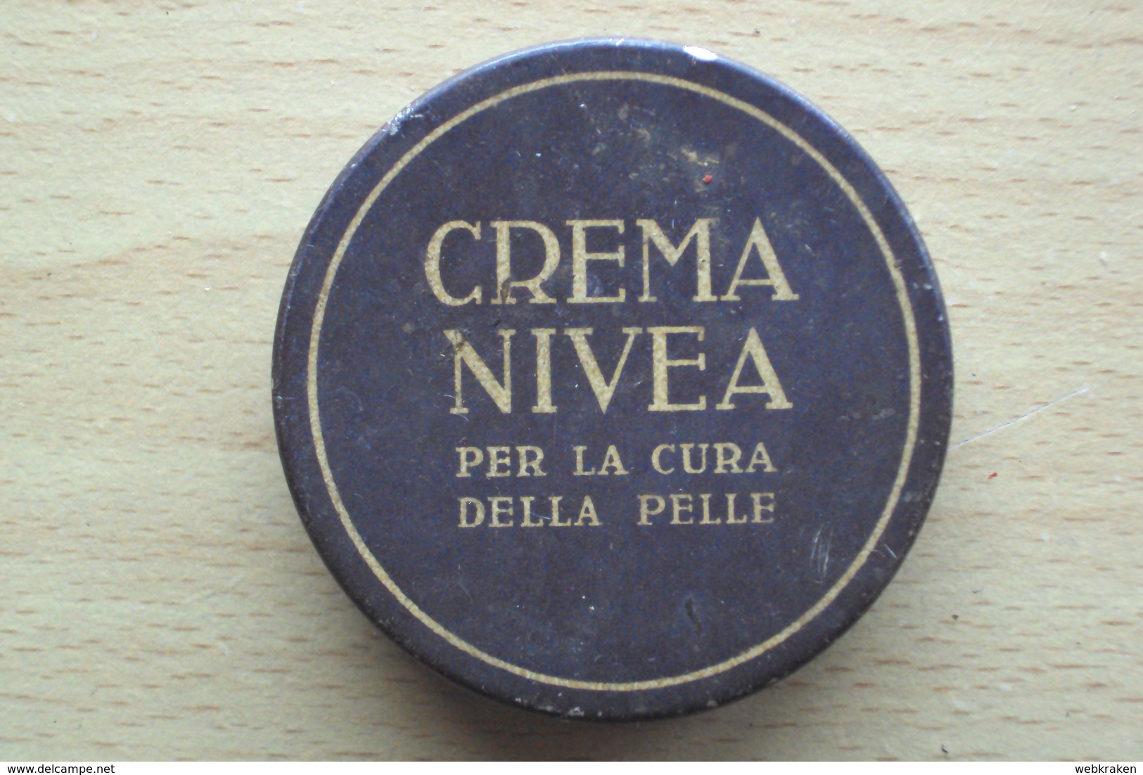 VECCHIA SCATOLA DI LATTA DELLA CREMA PER MANI NIVEA MOLTO BELLA Cm 5 DIAMETRO - Scatole