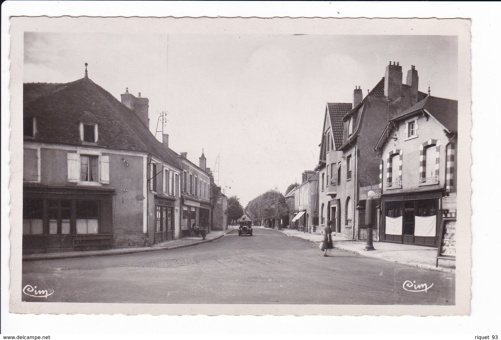 MOULINS-ENGILBERT - Rue Des Fossés - Moulin Engilbert