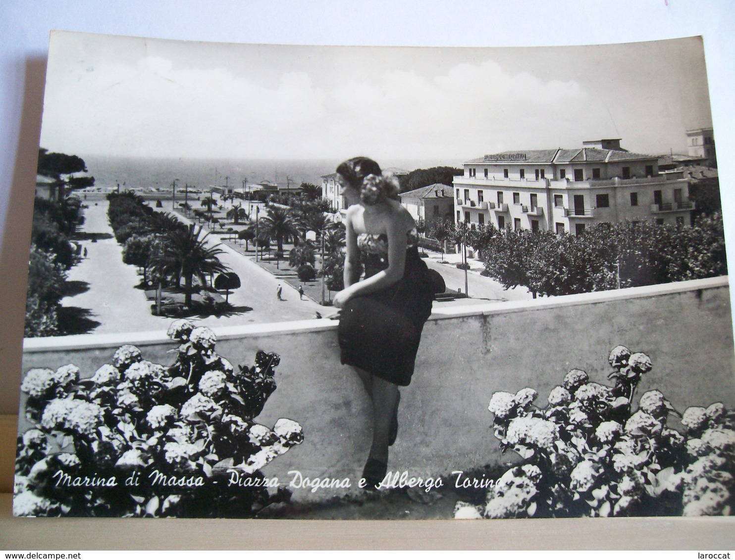 1956 - Marina Di Massa - Carrara - Piazza Dogana ( Ora Piazza Betti )   Albergo Torino - Bondano   - Giardini - Ragazza - Massa