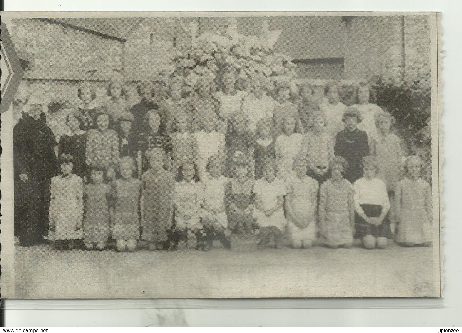 BIOUL  Classe Primaire De 1943 Avec Soeur Maria Cour De L' école à Bioul ( Carte Plastifiée) - Anhée