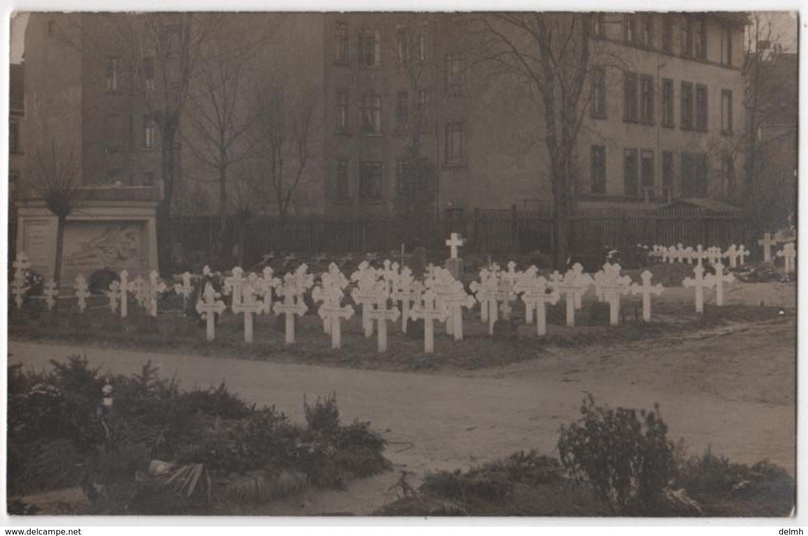 Carte Photo Militaria Cimetière  Noms Lisibles Tombes 1918 Lieu à Identifier - Oorlogsbegraafplaatsen