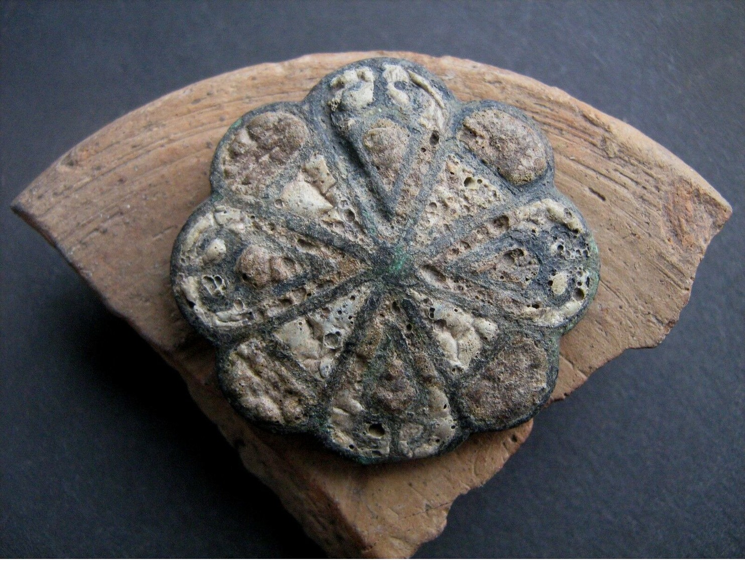 Medieval Bronze Button With Enamels 10-12 Centuries - Arqueología