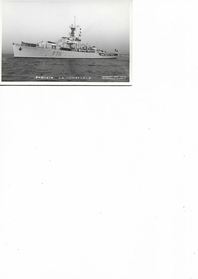 Fregate   LA CONFIANCE - Warships
