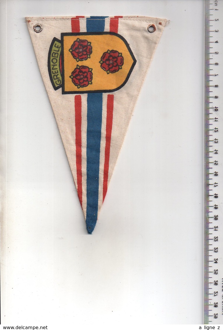 REF ENV : Fanion Flag Pennant Stendardo Touristique Ancien : GRENOBLE - Obj. 'Souvenir De'