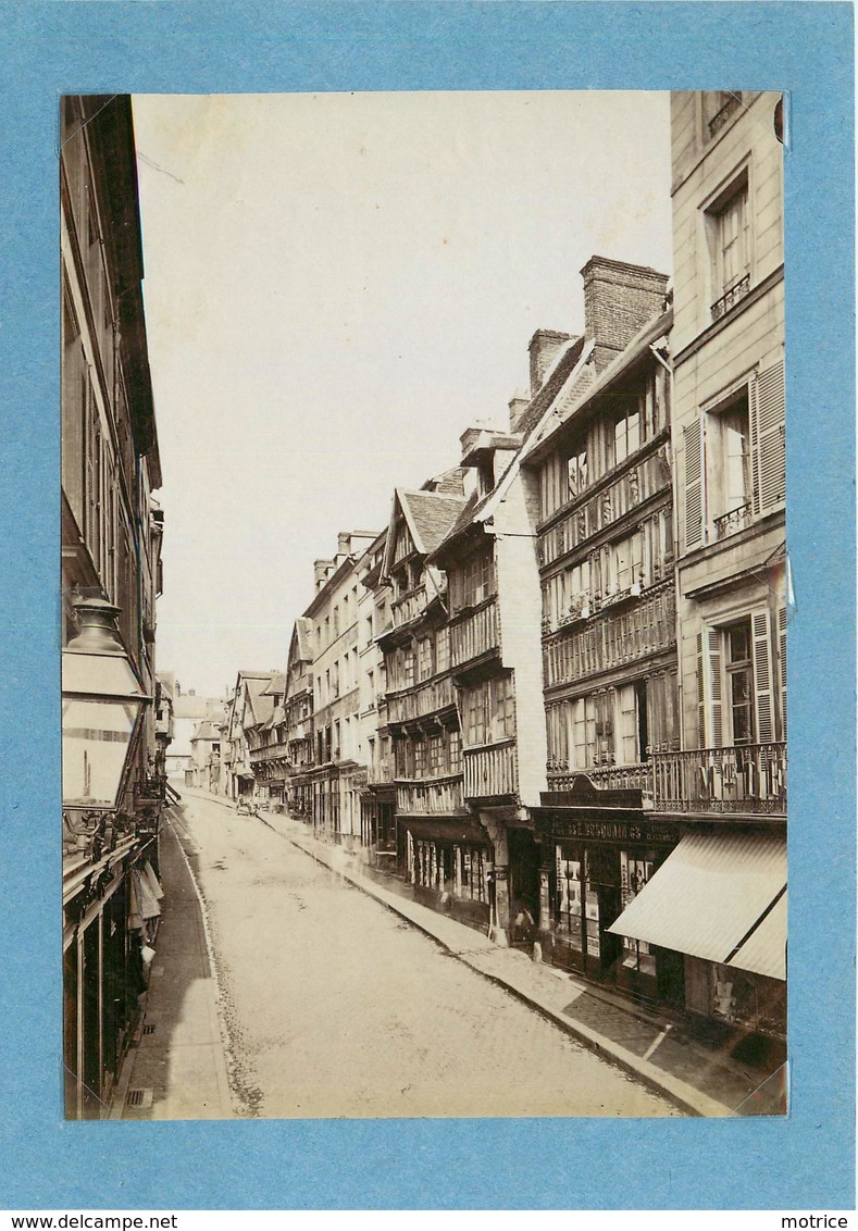 LISIEUX (manche) - Grande Rue, Vieilles Maisons, Photo Vers 1900 Format 16,8 Cm X 11,8cm . - Lieux