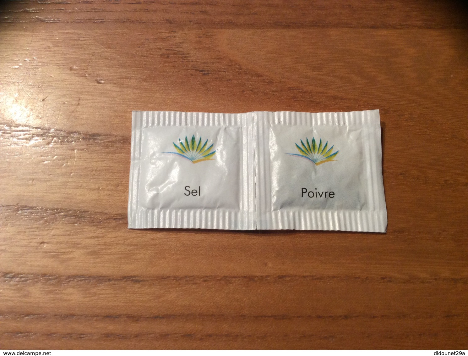 Sachet De Sel, Sachet De Poivre (AIR CARAIBE) Compagnie Aérienne - Autres & Non Classés