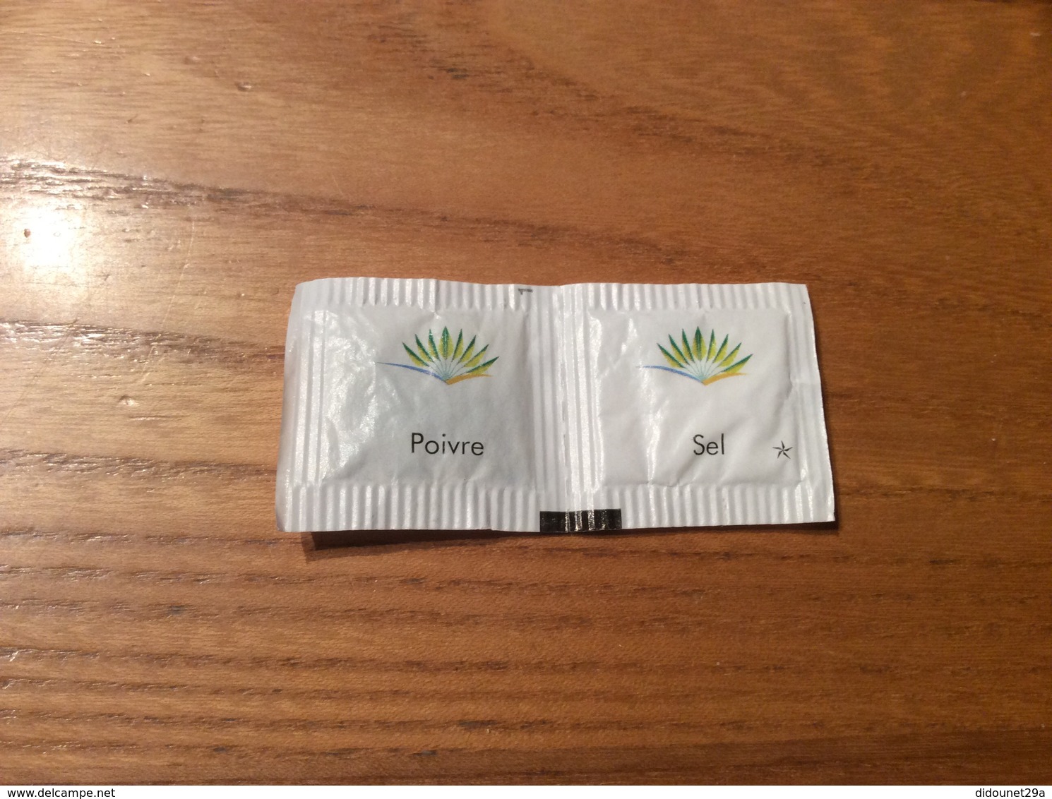 Sachet De Sel, Sachet De Poivre (AIR CARAIBE) Compagnie Aérienne - Autres & Non Classés