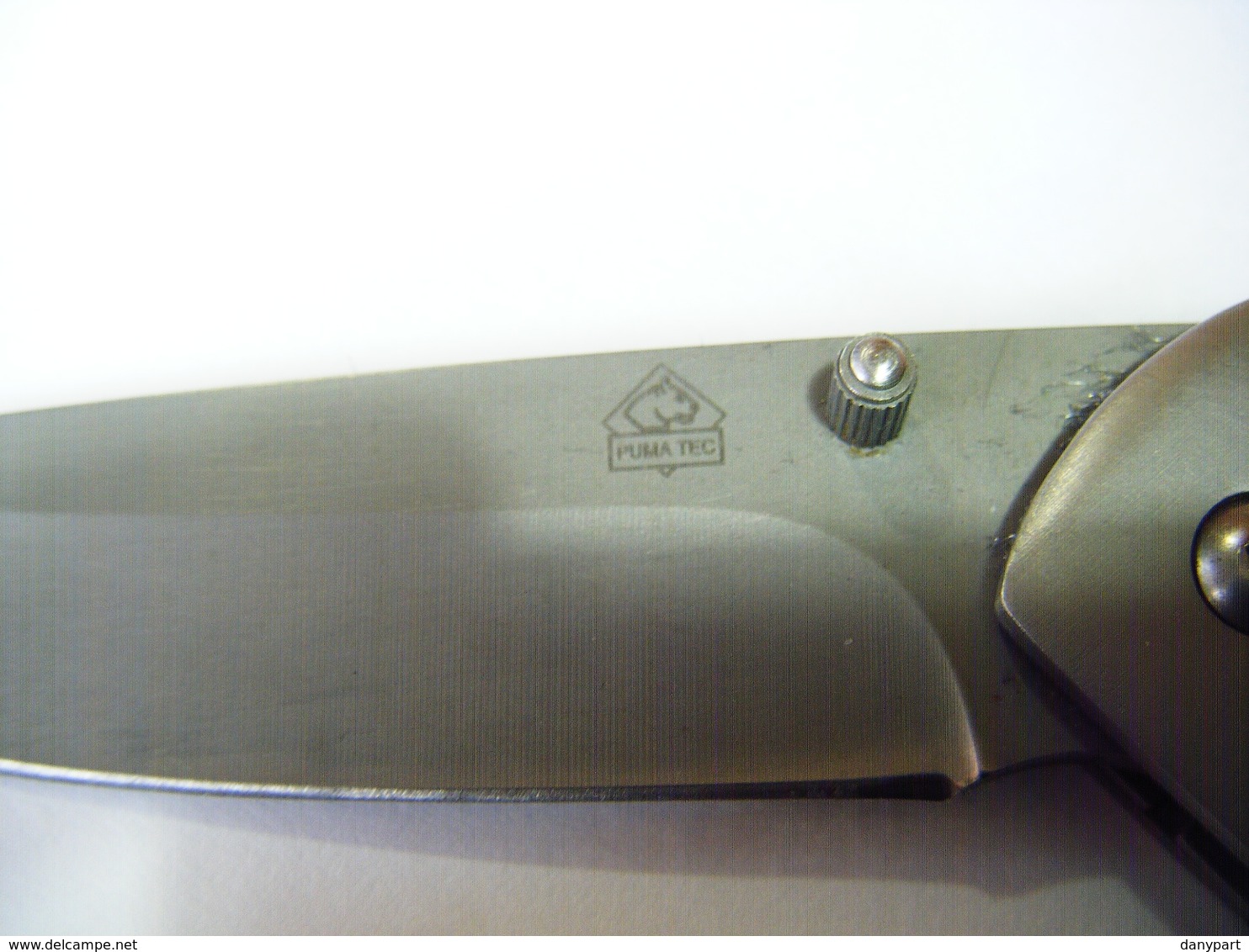 COUTEAU PUMA  A UNE MAIN TEC 306112  LAME CARBONE MANCHE BOIS DE SANTAL ETAT NEUF JAMAIS UTILISE - Knives/Swords