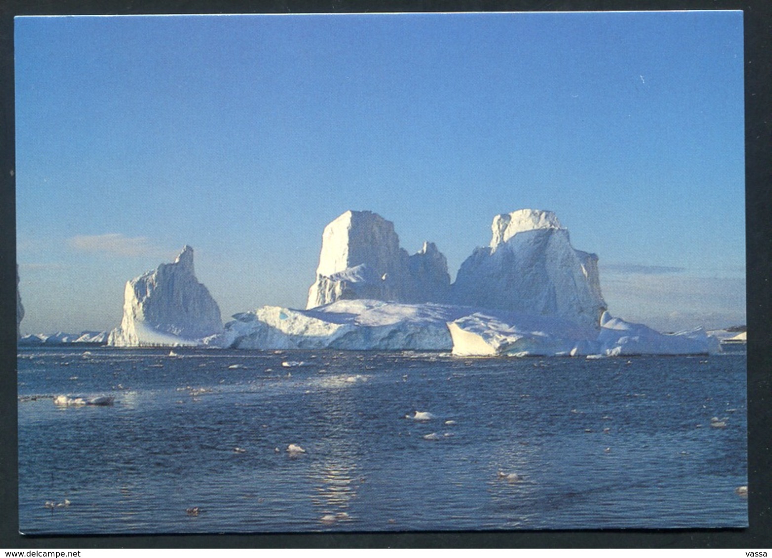 Icebergs Dans La Péninsule ANTARCTIQUE. Pho. Serge Kahn - TAAF : Terres Australes Antarctiques Françaises