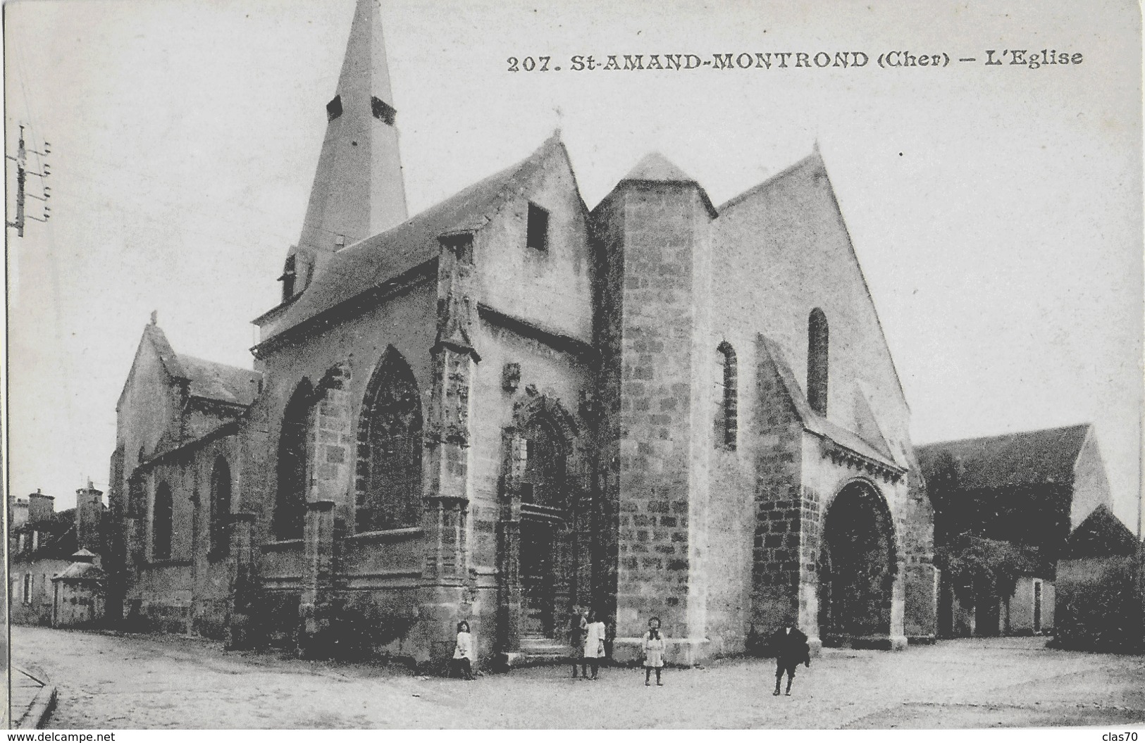 SAINT-AMAND-MONTROND - L'EGLISE - BIEN ANIMEE - VERS 1900 - Saint-Amand-Montrond