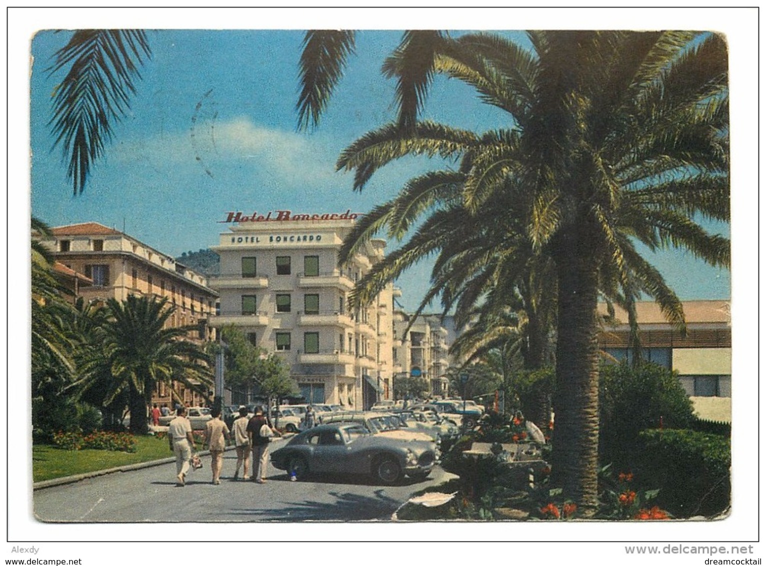 Photo Cpm VOITURES. Fiat 8V. Hotel Boncardo à FINALE LIGURE - Voitures De Tourisme