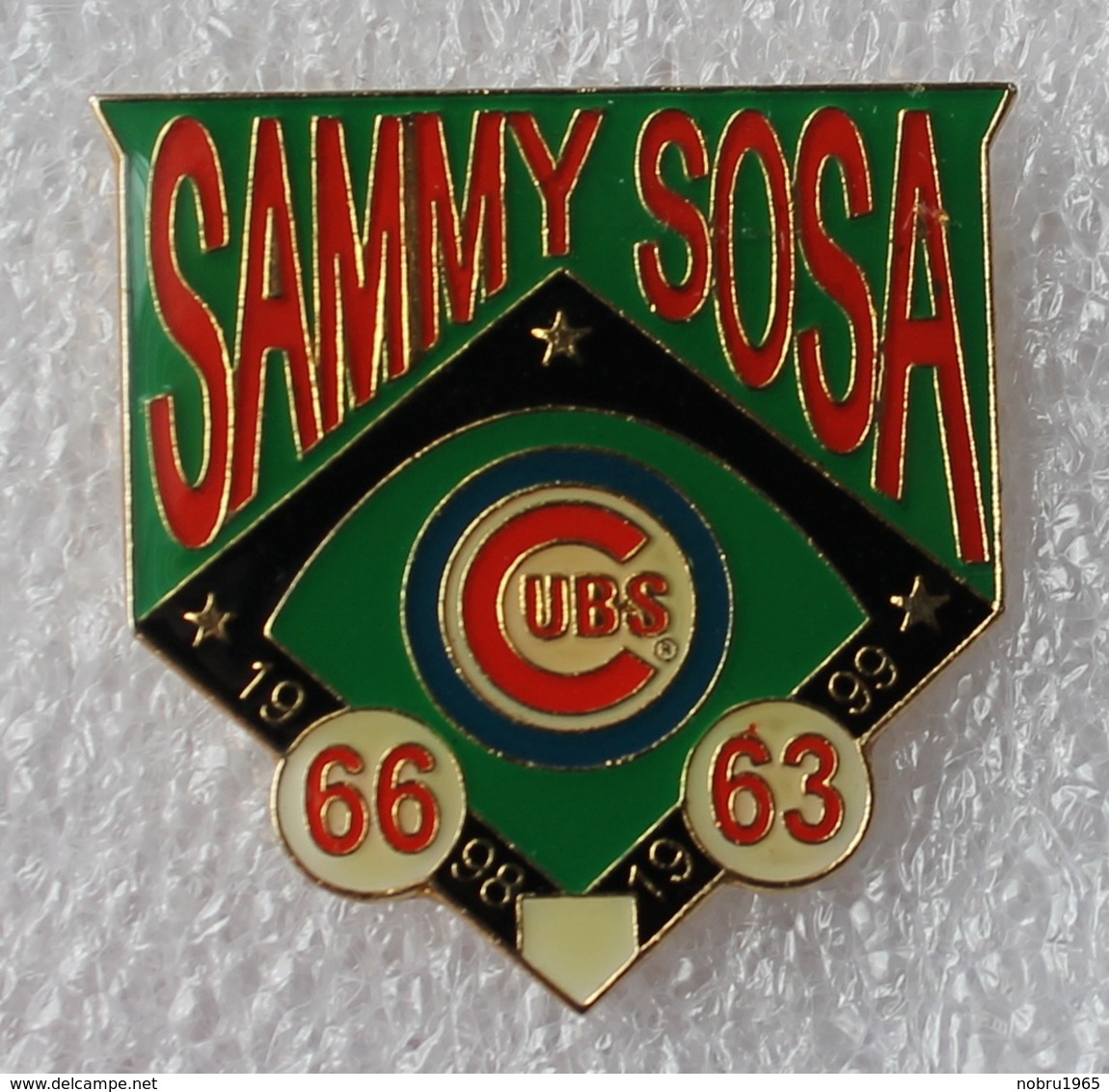 Pin's Baseball Cubs De Chicago . Sammy Sosa . 1998 1999 . 27X30 Mm . Superbe - Baseball