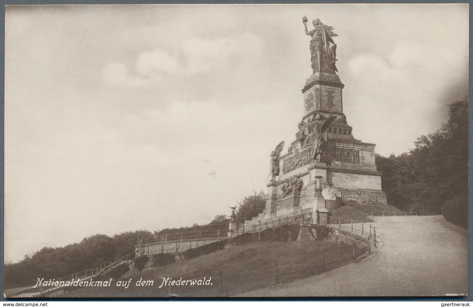 Ansichtskarten: Hessen: NATIONALDENKMAL Auf Dem Niederwald Bei Rüdesheim (alte PLZ 6220), Schachtel - Autres & Non Classés