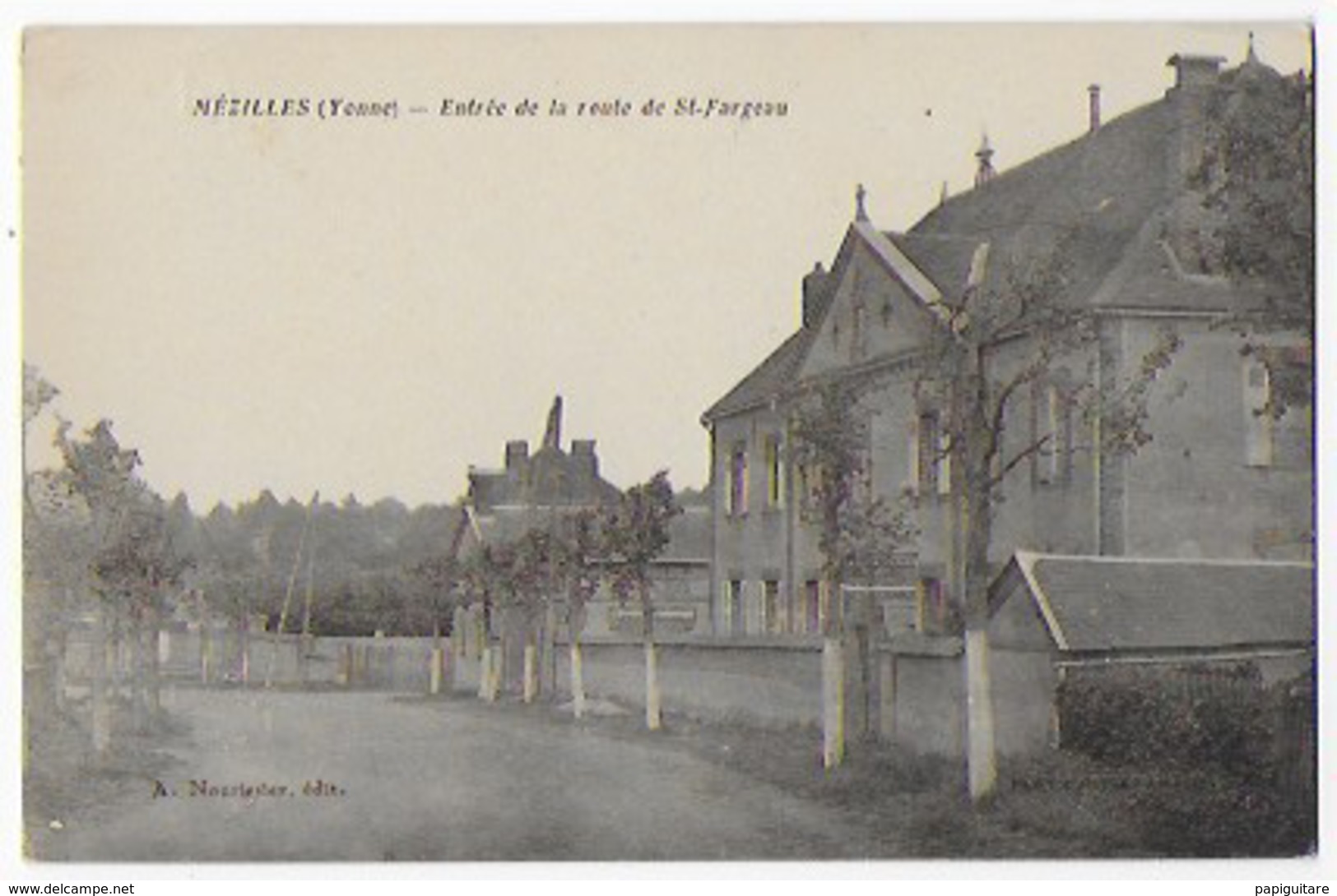 Cpa Bon Etat , Mézilles ,   Entrée De La Route De Saint-fargeau , Carte Rare - Autres & Non Classés