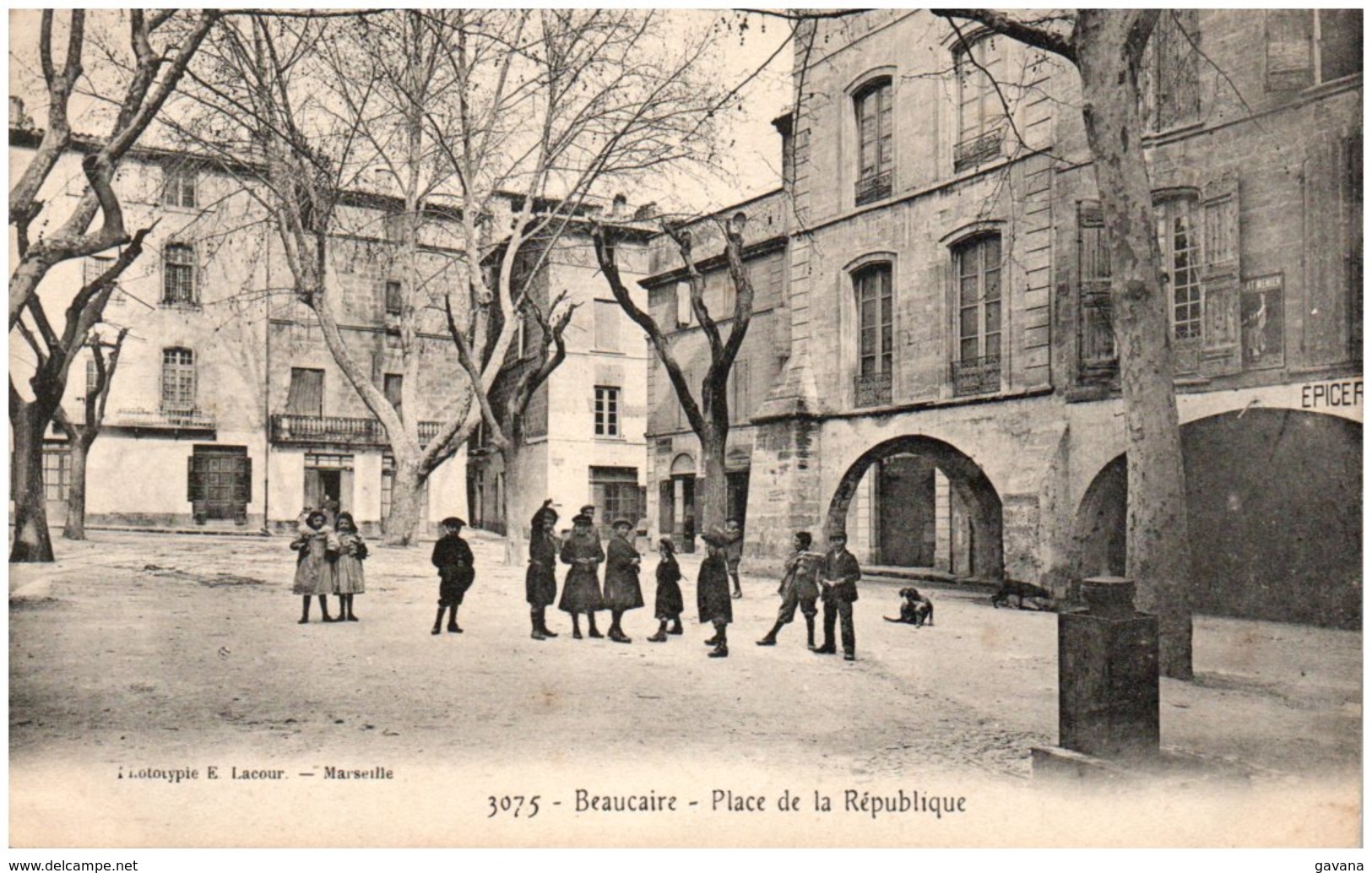 30 BEAUCAIRE - Place De La République - Beaucaire