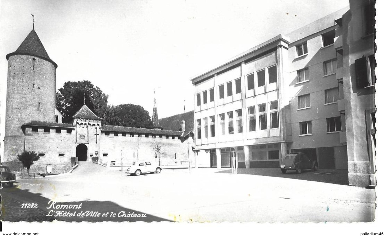 FRIBOURG ROMONT * RARE* L'HOTEL DE VILLE Pas écrite - 2 CV CITROEN FR 16225 - VW COCCINELLE - évent. PEUGEOT FR 13405 - Romont