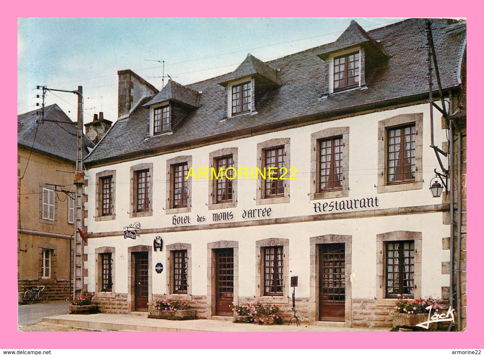 CPM GUERLESQUIN  Hotel Des Monts D Arrée - Guerlesquin