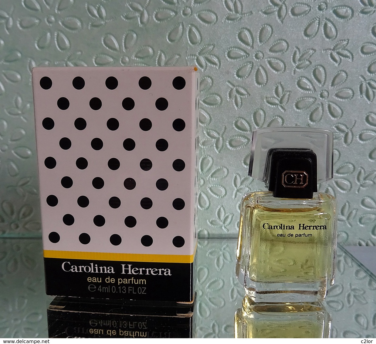 Miniature De Parfum "CAROLINE HERRERA "   Eau De Parfum 4 Ml Avec Sa Boîte - Miniatures Femmes (avec Boite)
