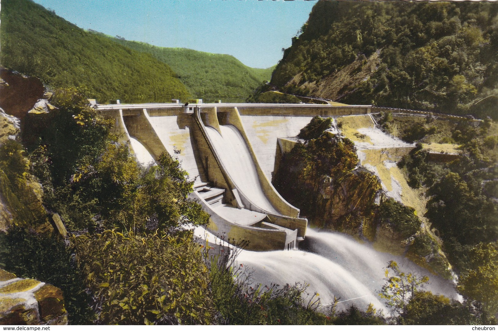 15. CHALVIGNAC. BARRAGE DE L'AIGLE. LES DÉVERSOIRS UN JOUR DE CRUE.. ANNÉE 1963 - Autres & Non Classés