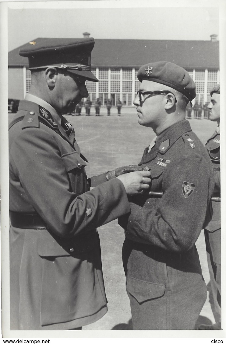 FBA = Capitaine VERVOORT (ex Brig PIRON) Décoré Par Le Général PIRON à DUISDORF Caserne "NORMANDIE" 4 Août 1947 - Guerre, Militaire