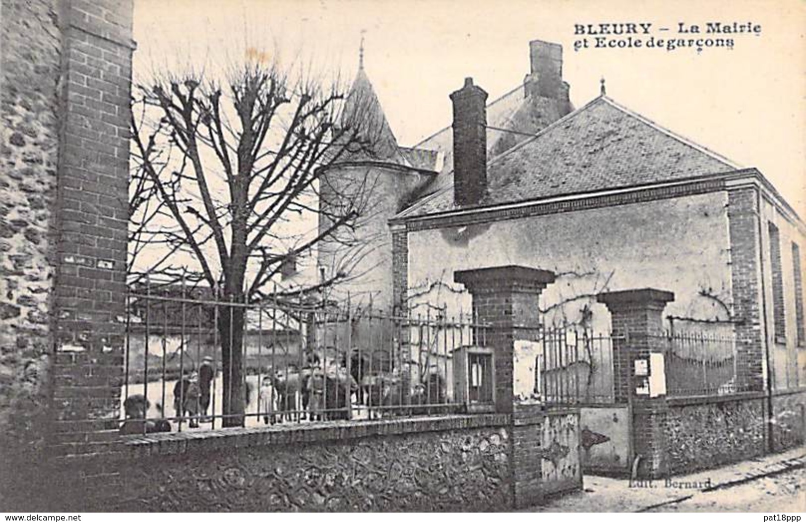 28 - BELURY : La Mairie Et L'Ecole Des Garçons - CPA - Eure Et Loire - Autres & Non Classés