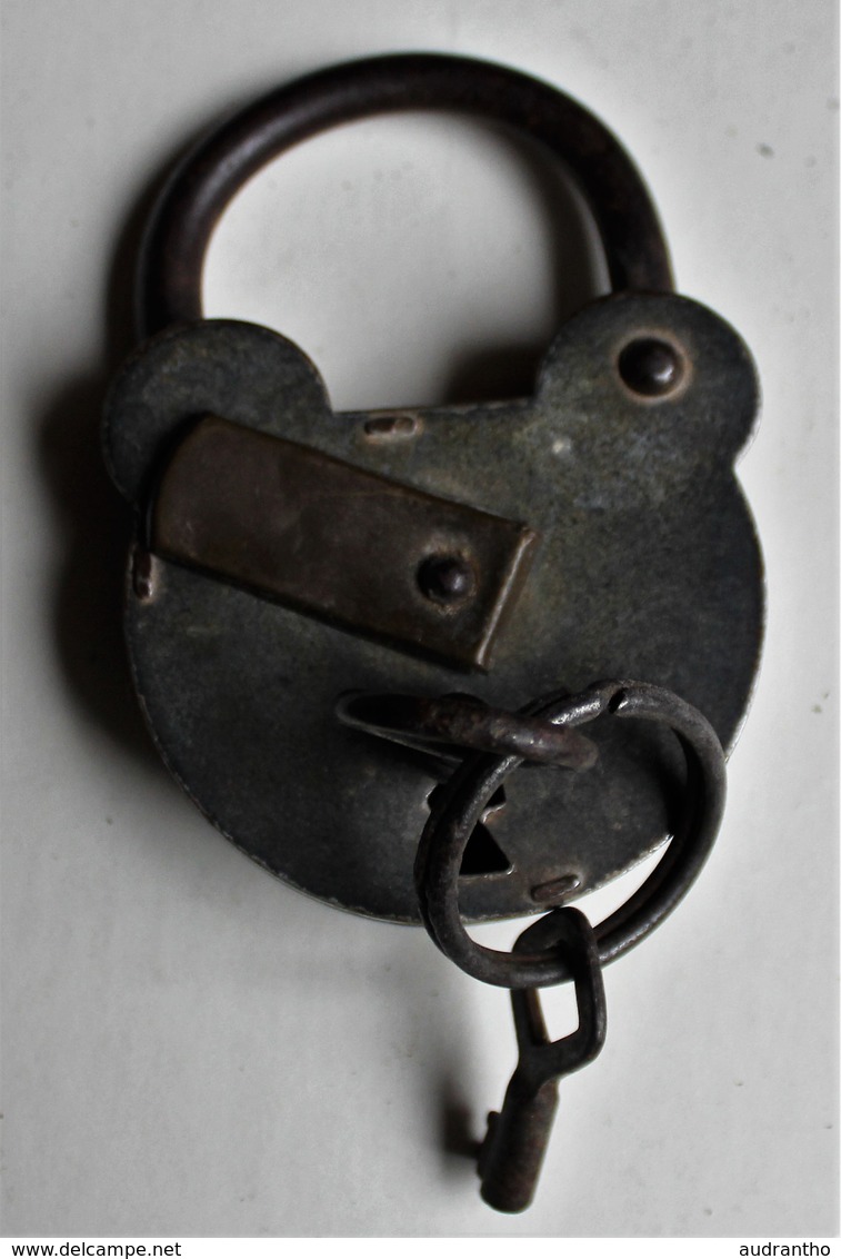 Ancien Cadenas En Métal Avec 2 Clefs D'origine - Autres & Non Classés