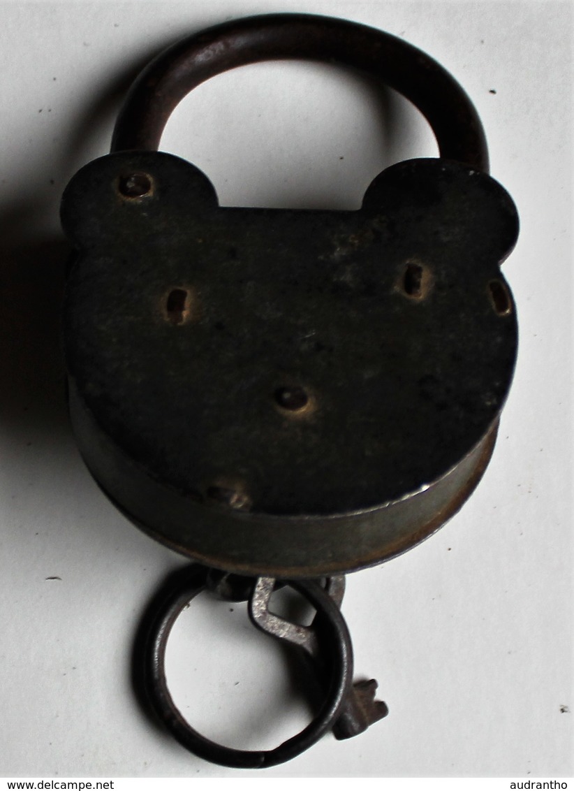 Ancien Cadenas En Métal Avec 2 Clefs D'origine - Autres & Non Classés