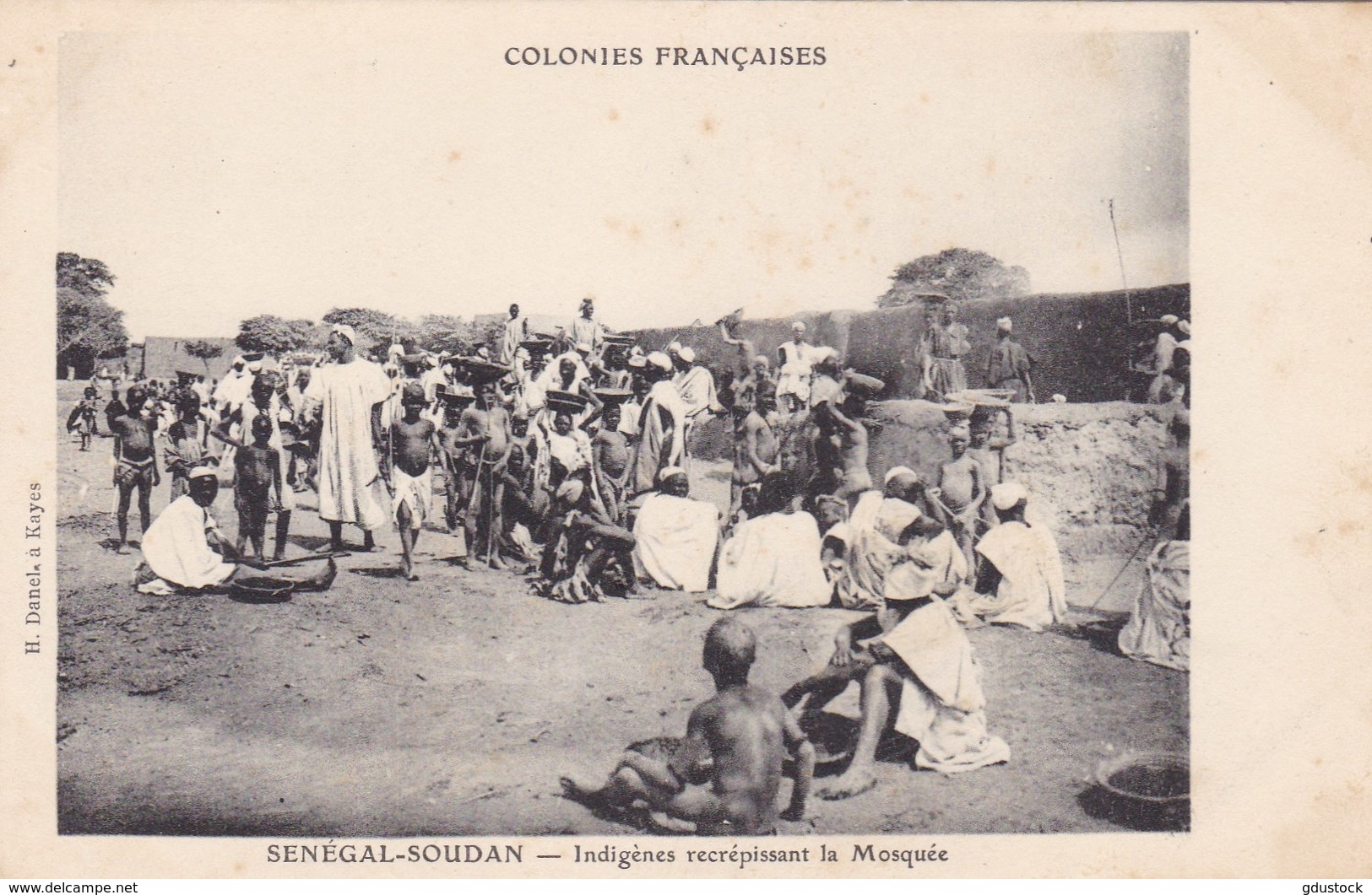 Colonies Françaises - Sénégal-Soudan - Indigènes Recrépissant La Mosquée - Sénégal