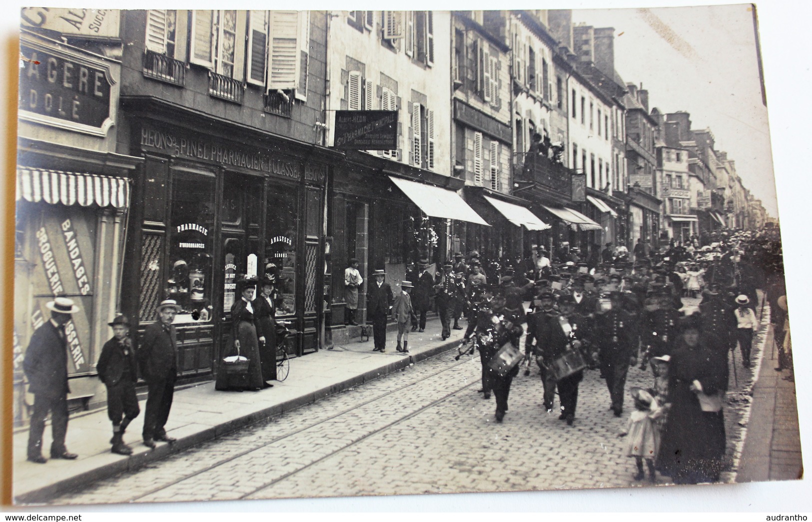 Rare Carte Photo 50 Avranches Fanfare Personnages Pharmacie Héon Pinel 5 Rue De La Constitution - Avranches