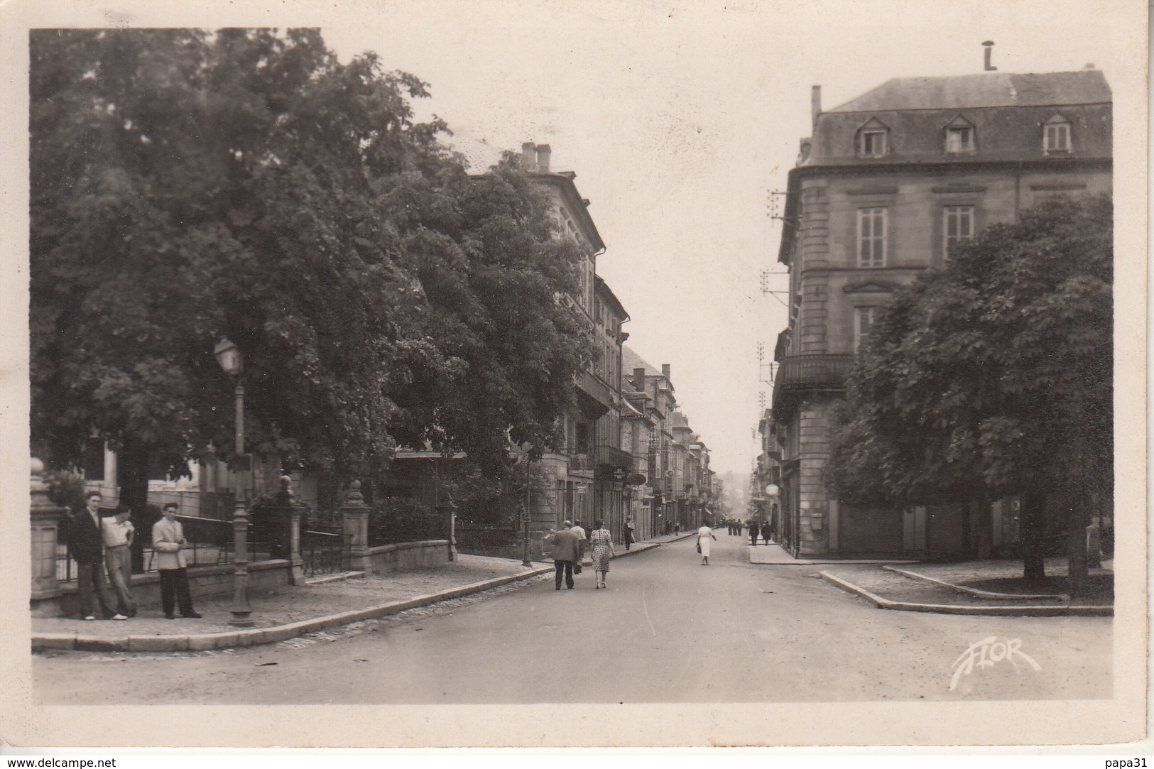 SARLAT  La Rue De La République - Sarlat La Caneda