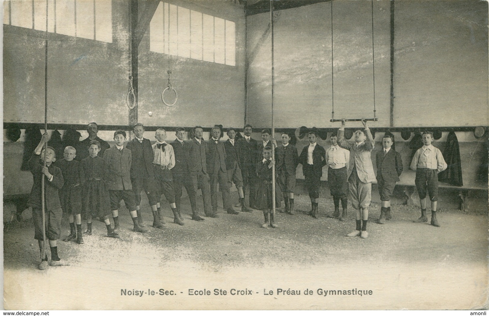 93. SEINE SAINT-DENIS - NOISY LE SEC. Ecole Ste Croix. Le Préau De Gymnastique. - Noisy Le Sec